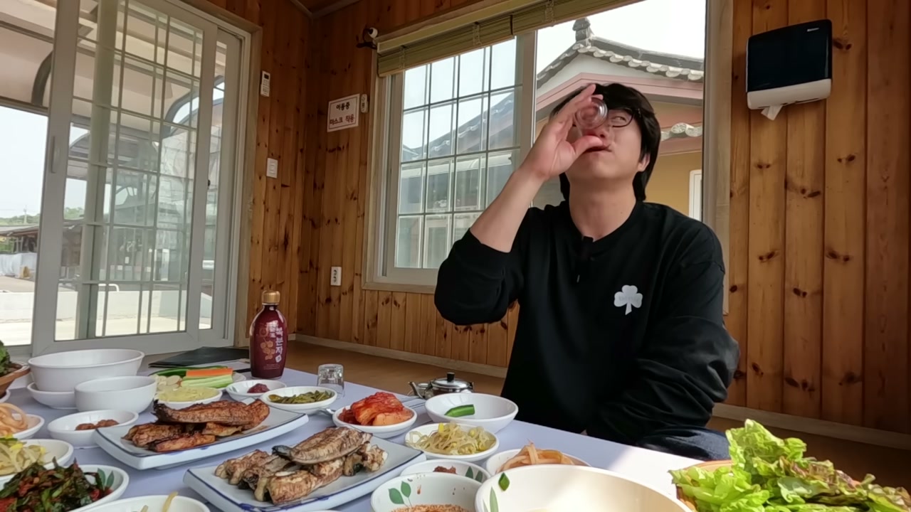 구운 장어를 접시째 낸다