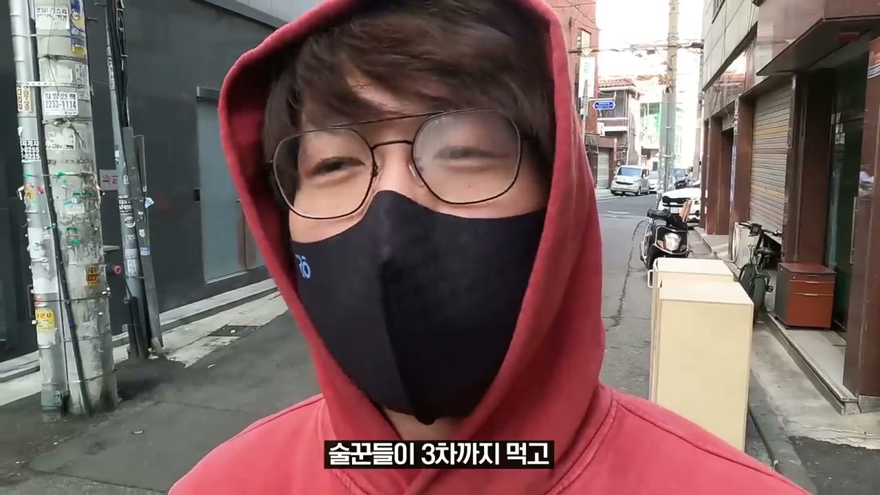 새벽에도 문이 열려 있는 용두동 골목