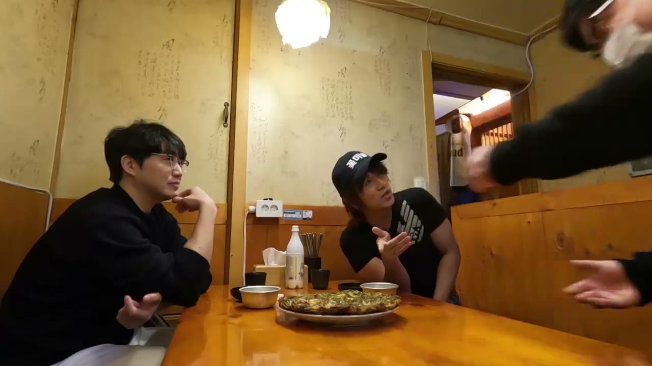 상에 오른 전 두 접시