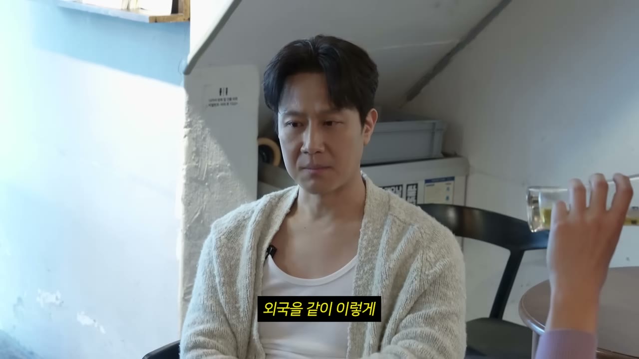 벽에 붙은 손글씨 메뉴
