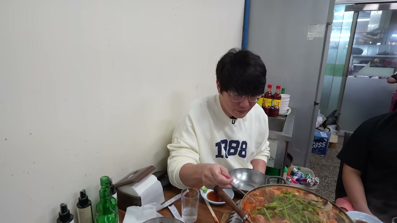 아귀탕이 냄비째 오른다