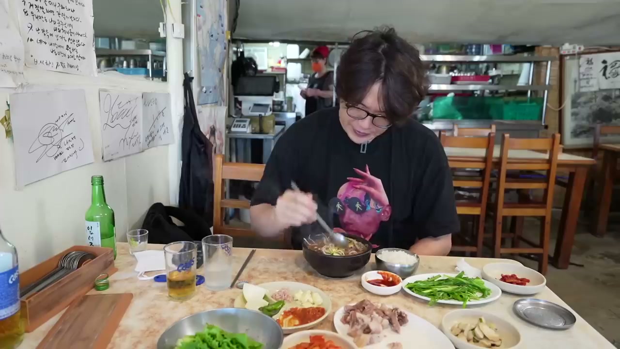 국밥과 수육을 함께 놓은 상