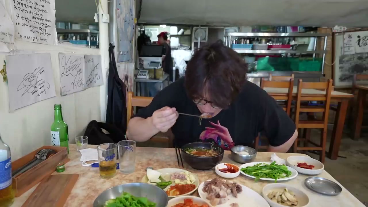반찬까지 다 깔린 한 상