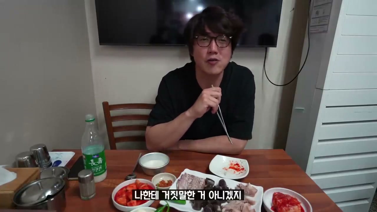 현대순대국 수육과 김치. 순대국과 함께 시키는 조합이다