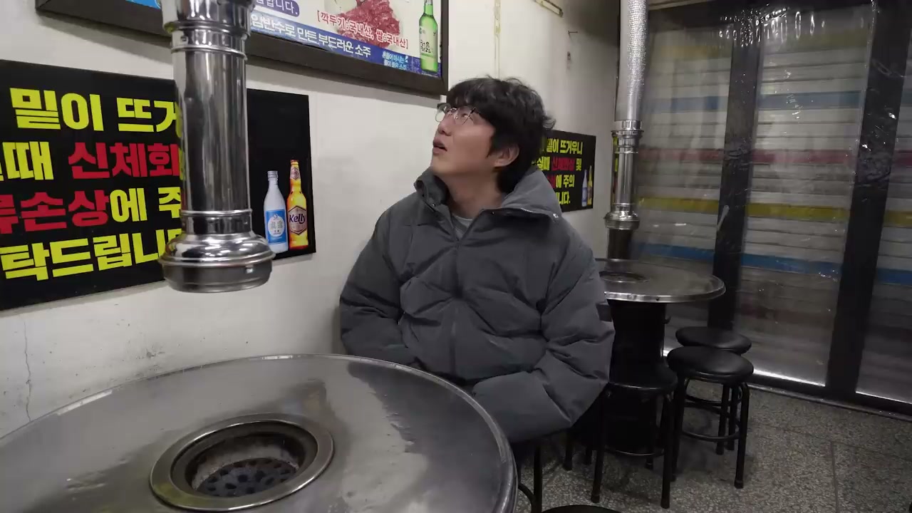 테이블마다 연통이 내려오는 전형적인 노포 구이집