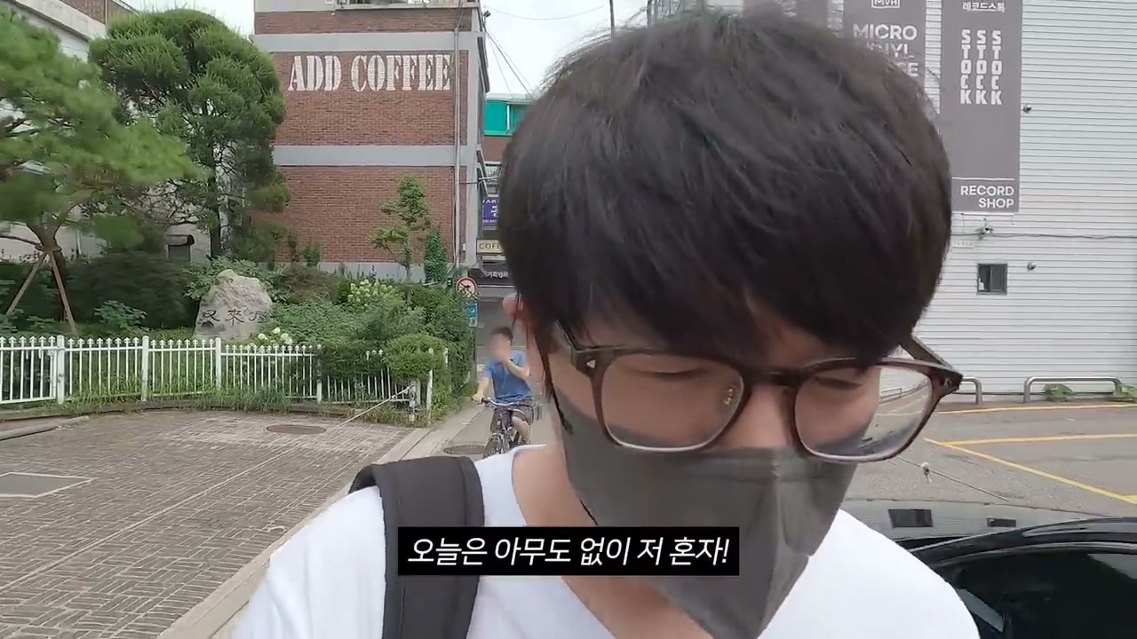 을지로 골목. 코스를 걸어서 이동할 수 있는 거리다