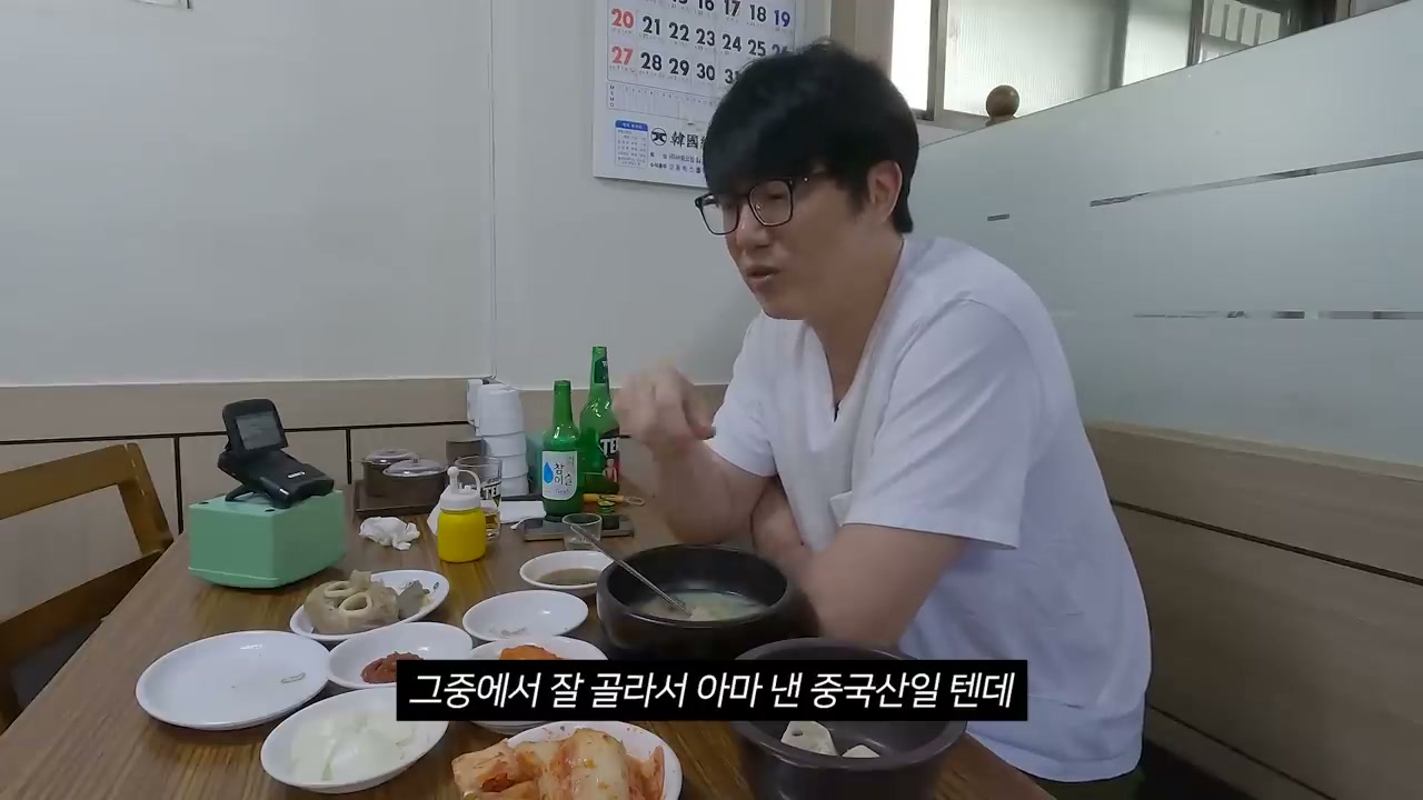 반찬까지 깔린 기본 상차림