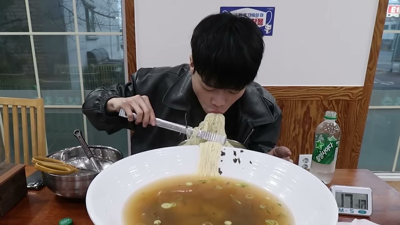 면을 건져 올린 모습