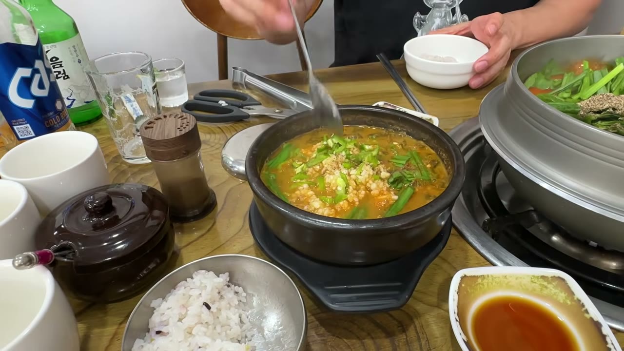 뚝배기에 끓는 추어탕