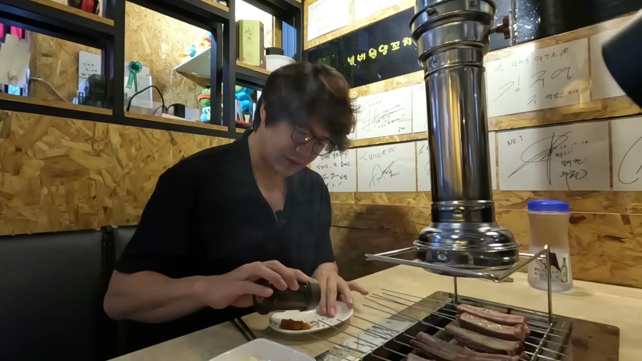 불판에 올려 굽는 꼬치