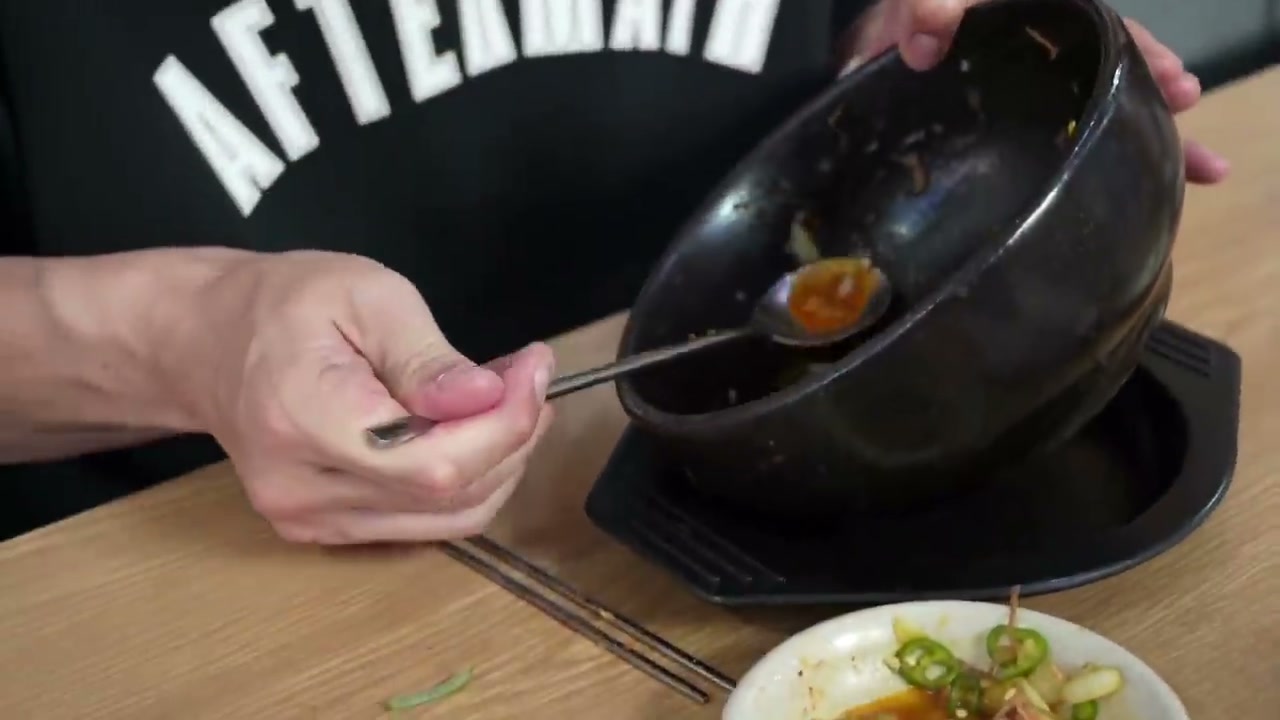 뚝배기째 끓여 나오는 국물