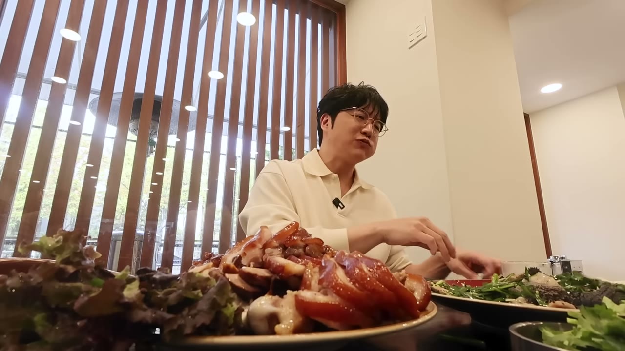 접시에 담긴 족발