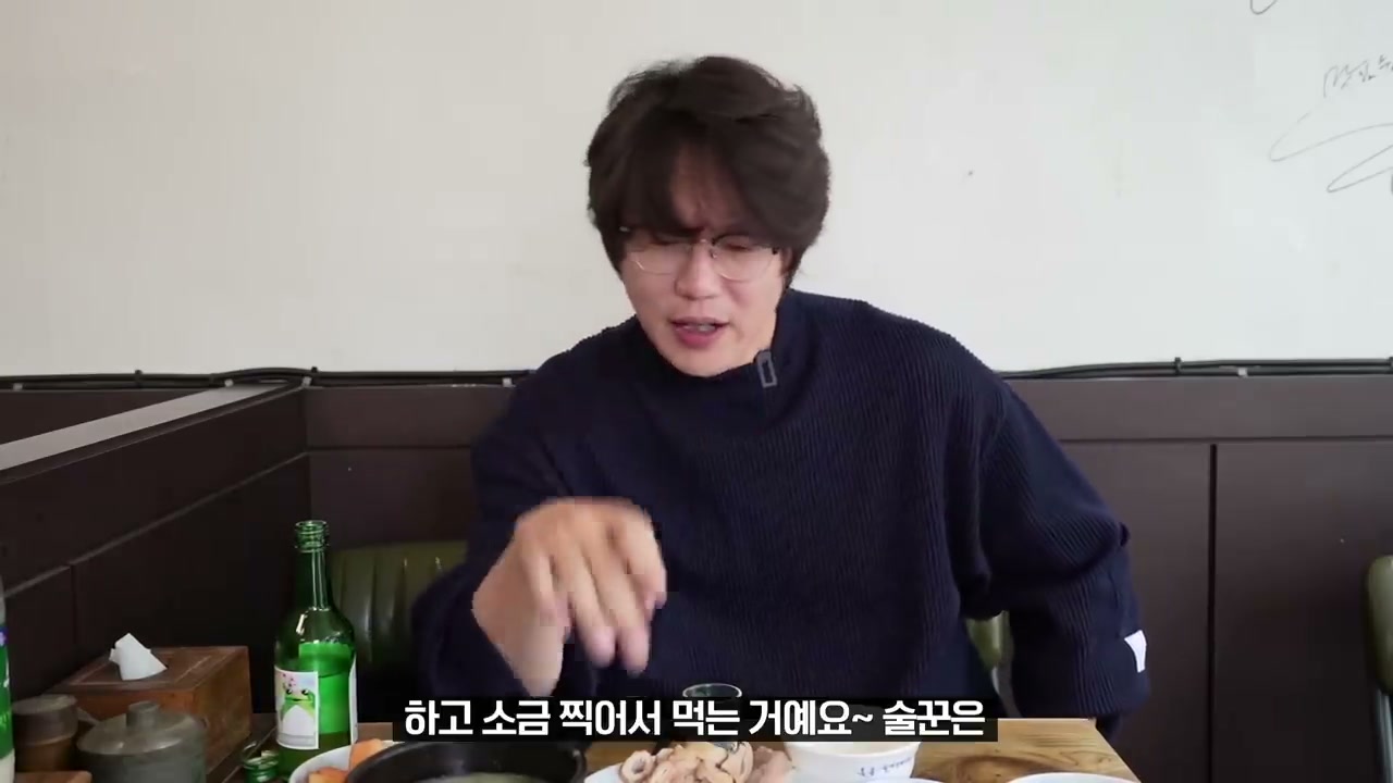 순대는 소금에 찍어 먹는 구성이다