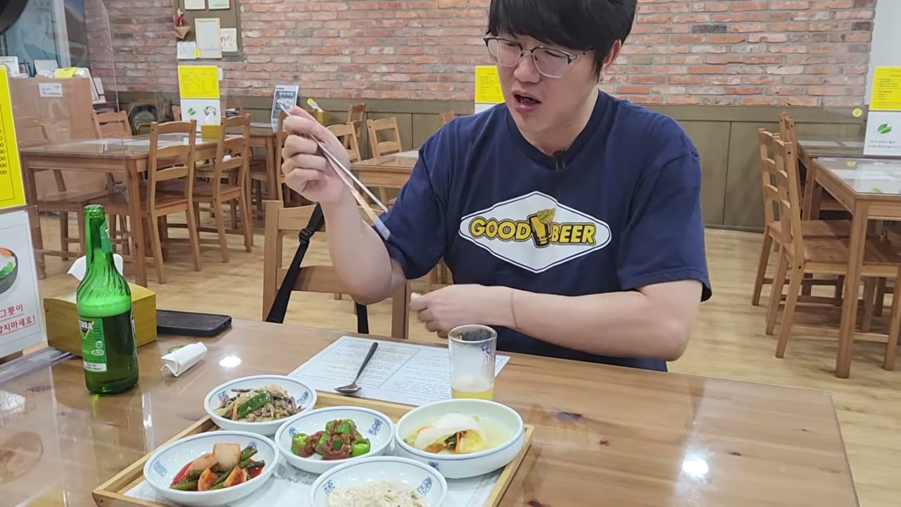 자리에 차려진 첫 상