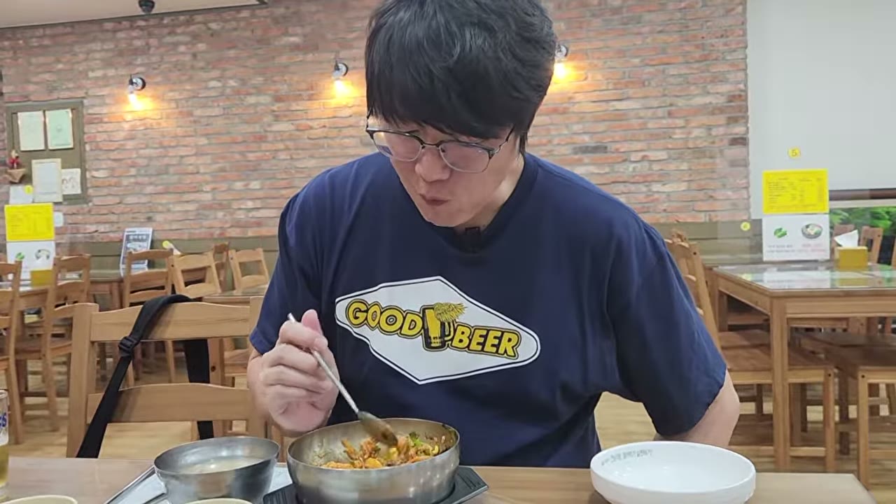 그릇을 비비는 중
