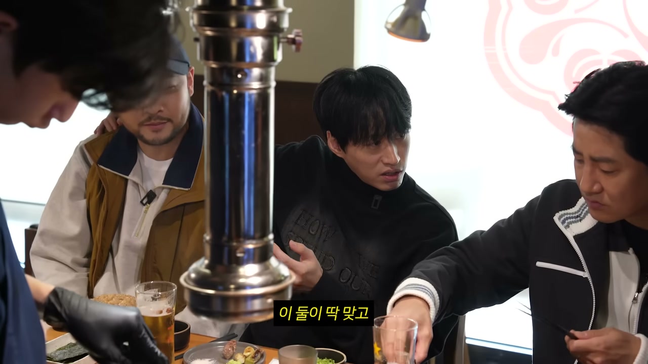 생맥주를 뽑아 주는 타워가 놓여 있다