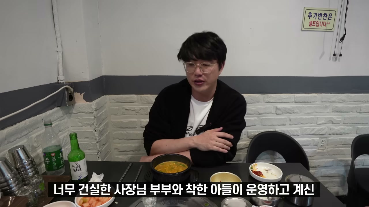 혼자 앉아도 부담 없는 상