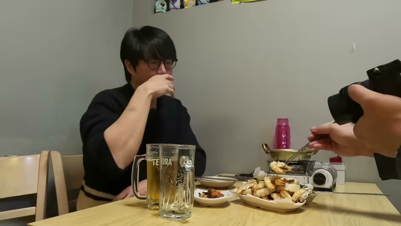 갑오징어구이. 표면에 칼집을 넣어 구운 뒤 한입 크기로 썰어 낸다
