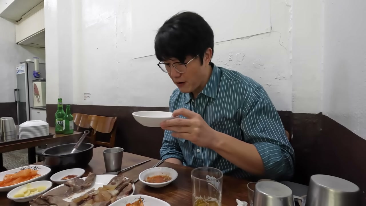 수육과 김치가 함께 나온다