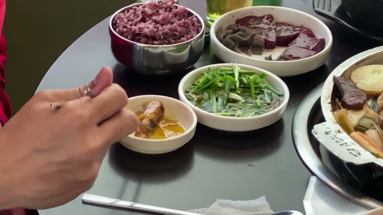 곱창과 함께 깔린 반찬