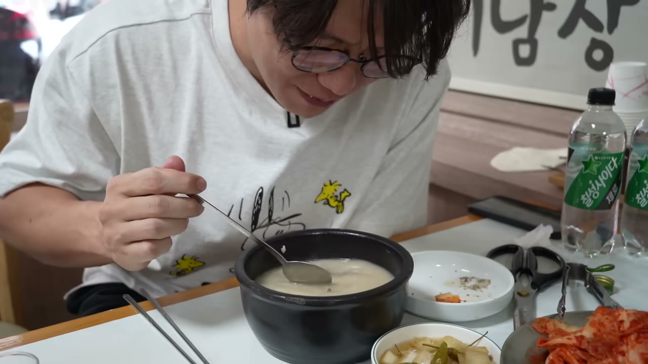 설렁탕 한 그릇 — 국물이 뽀얗게 나온다