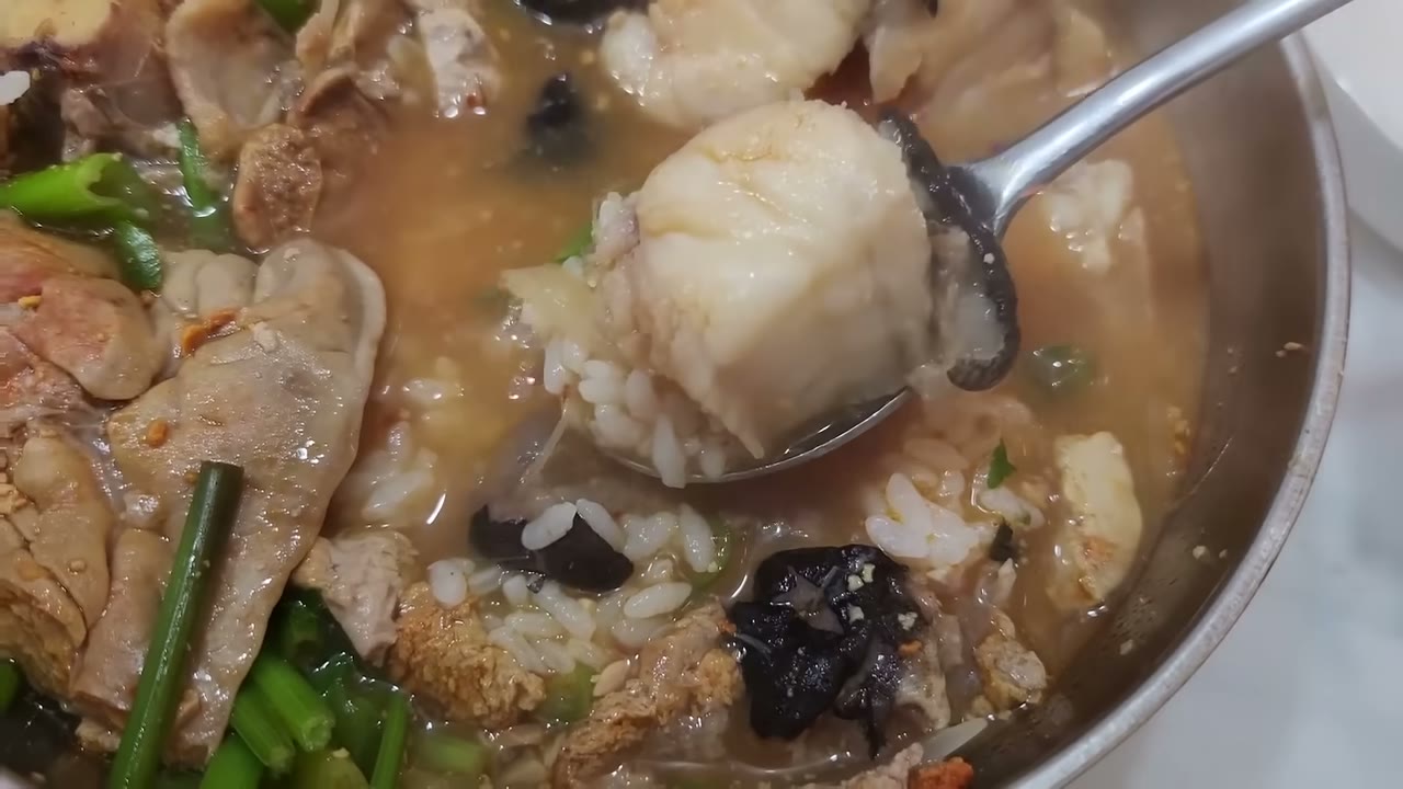 아귀탕 한 그릇 — 살이 굵게 들어간다