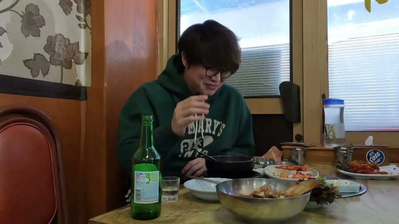 1인분 기준 상차림 — 반찬이 여러 종류 깔린다