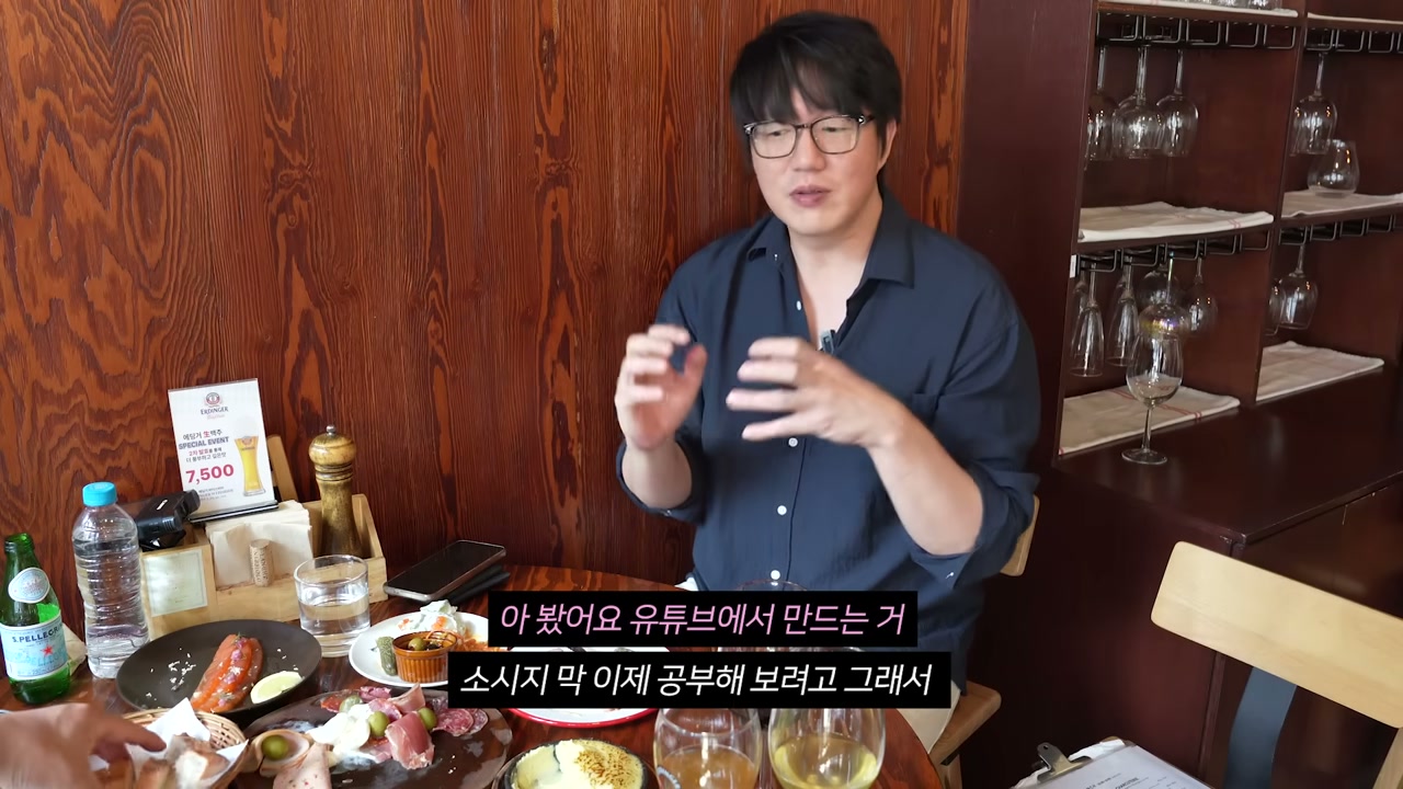 여러 접시를 조금씩 시켜 놓은 상