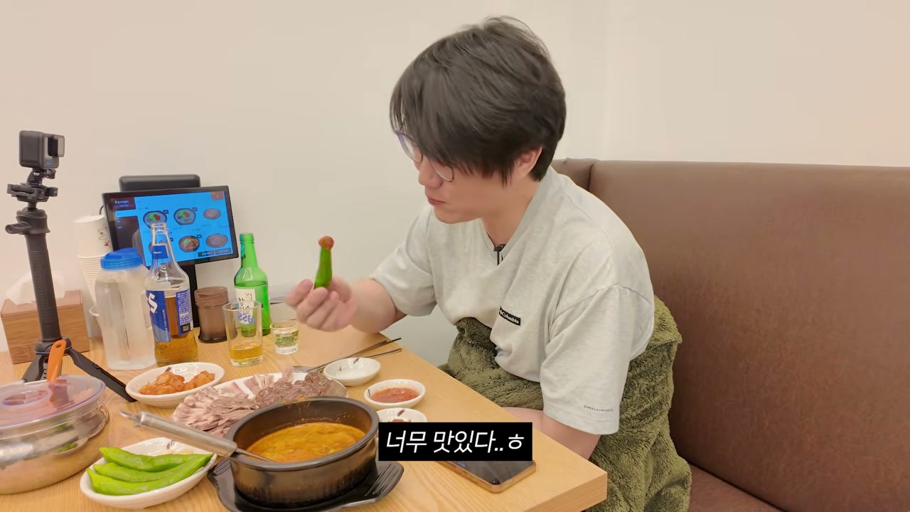 백암왕순대 수육과 반찬이 함께 깔린 상