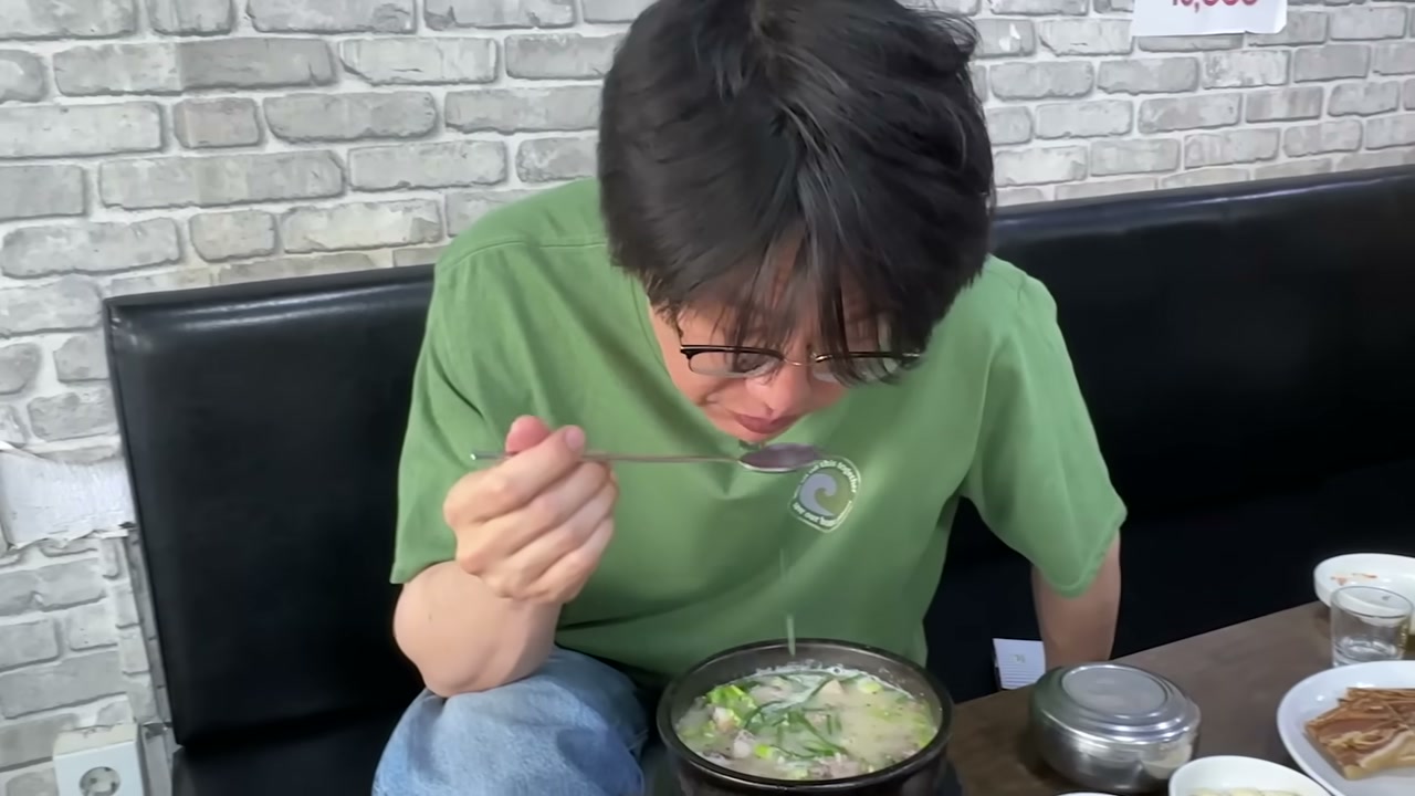 순대국은 따로 뚝배기로 나온다