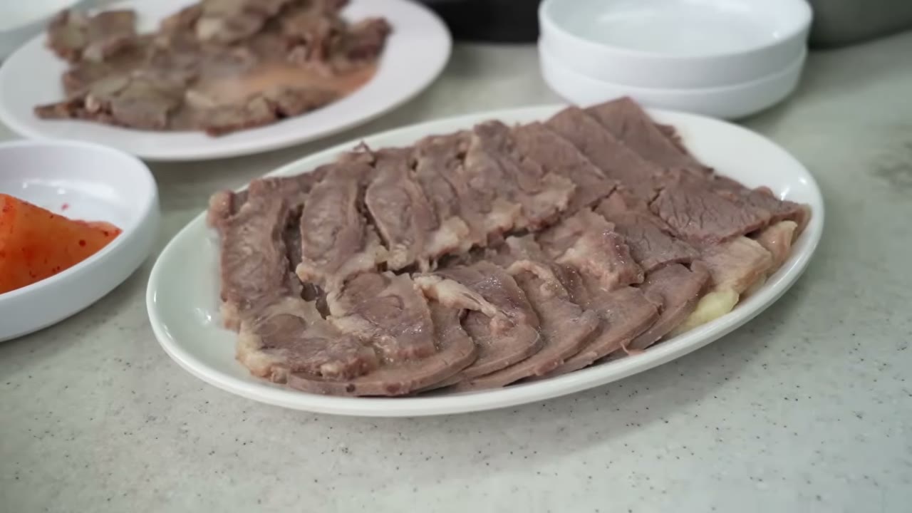 접시에 담긴 수육