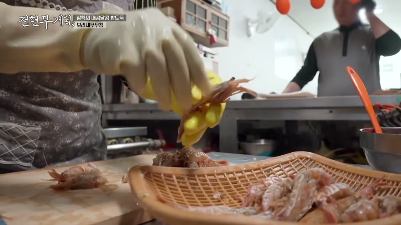 주문이 들어오면 그 자리에서 손질한다