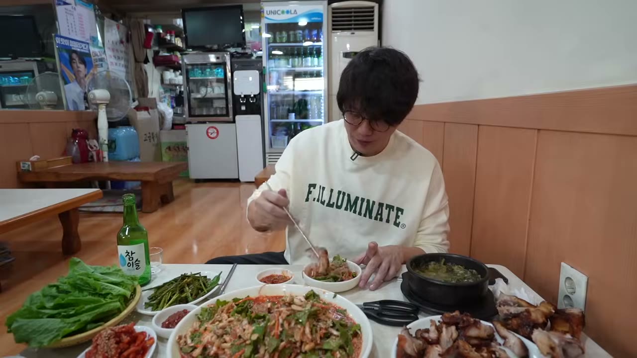 족발과 쟁반국수를 함께 놓은 상