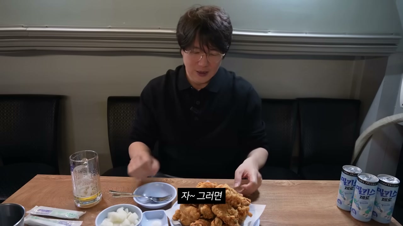 후라이드와 무, 맥주가 기본 구성
