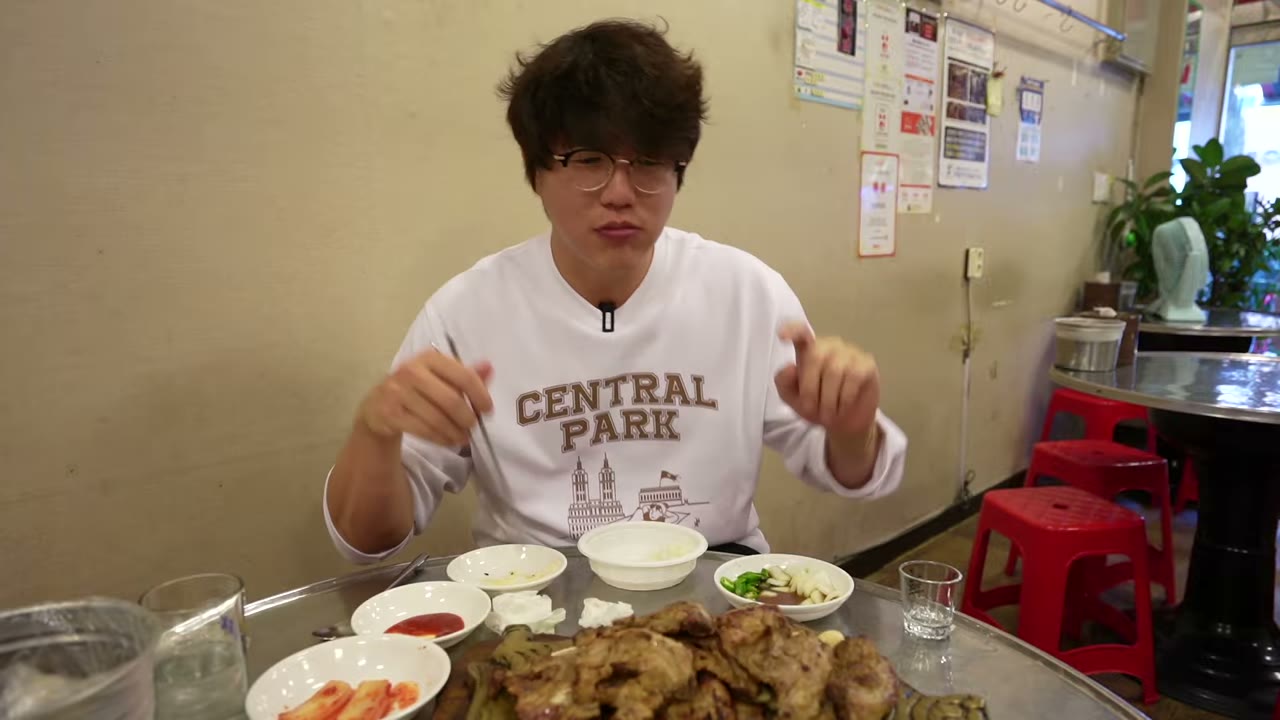 구워 놓은 쪽갈비 한 상