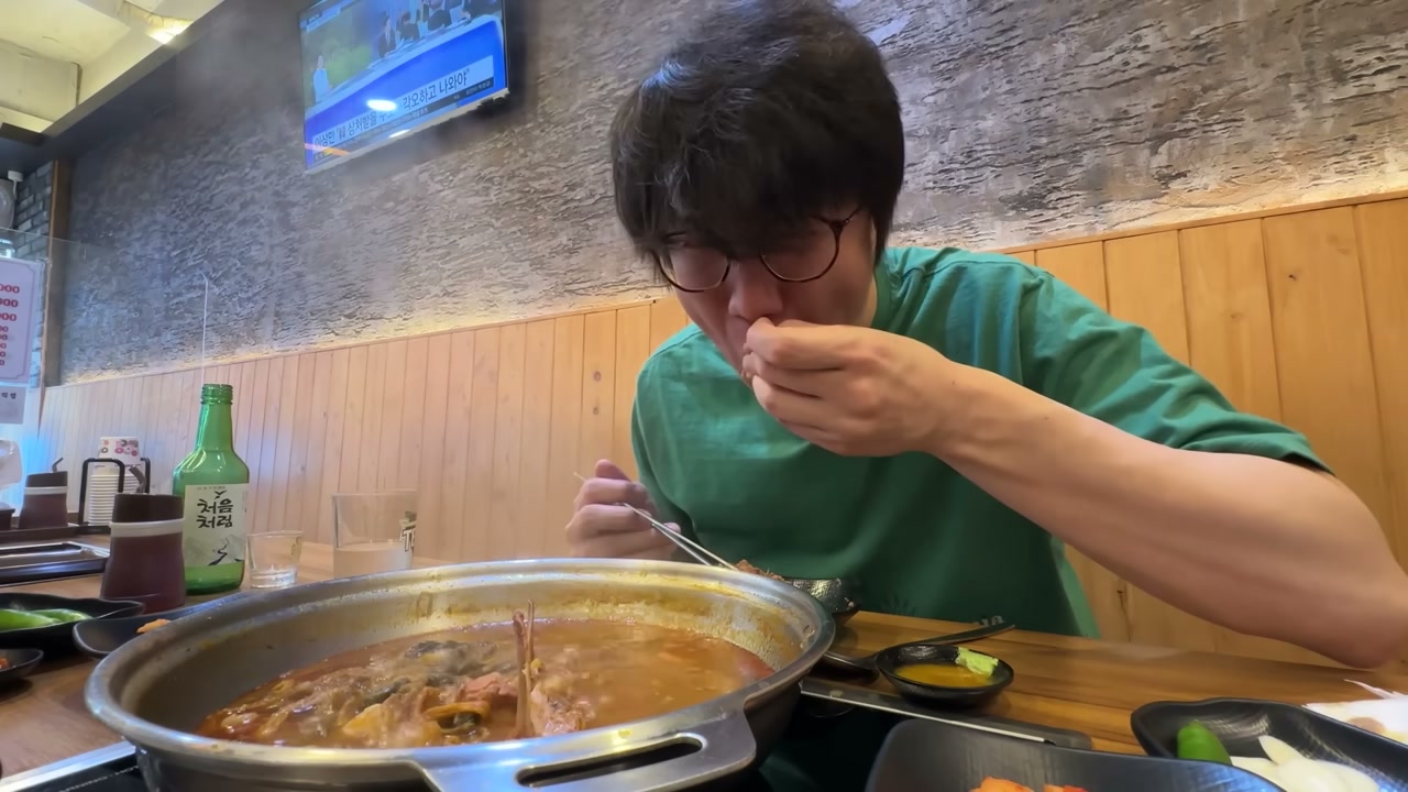 여럿이 먹을 크기로 나오는 냄비